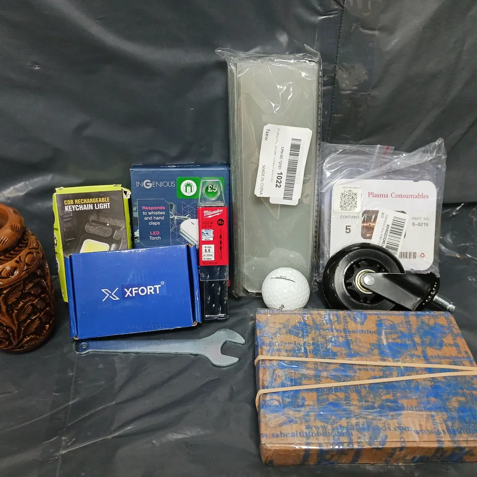 APPROXIMATELY 20 ASSORTED HOUSEHOLD ITEMS TO INCLUDE WHISTLE KEY FINDER, GOLFBALLS, WHEEL, ETC