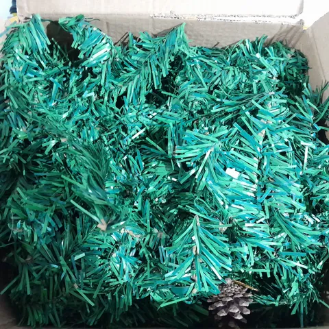 BOXED CHARISMAS GARLAND UNKOWN SIZE IN GREEN