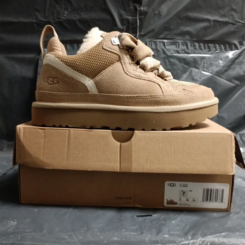 BOXED PAIR OF UGG LOWMEL SHOES IN SAND SIZE UK 5