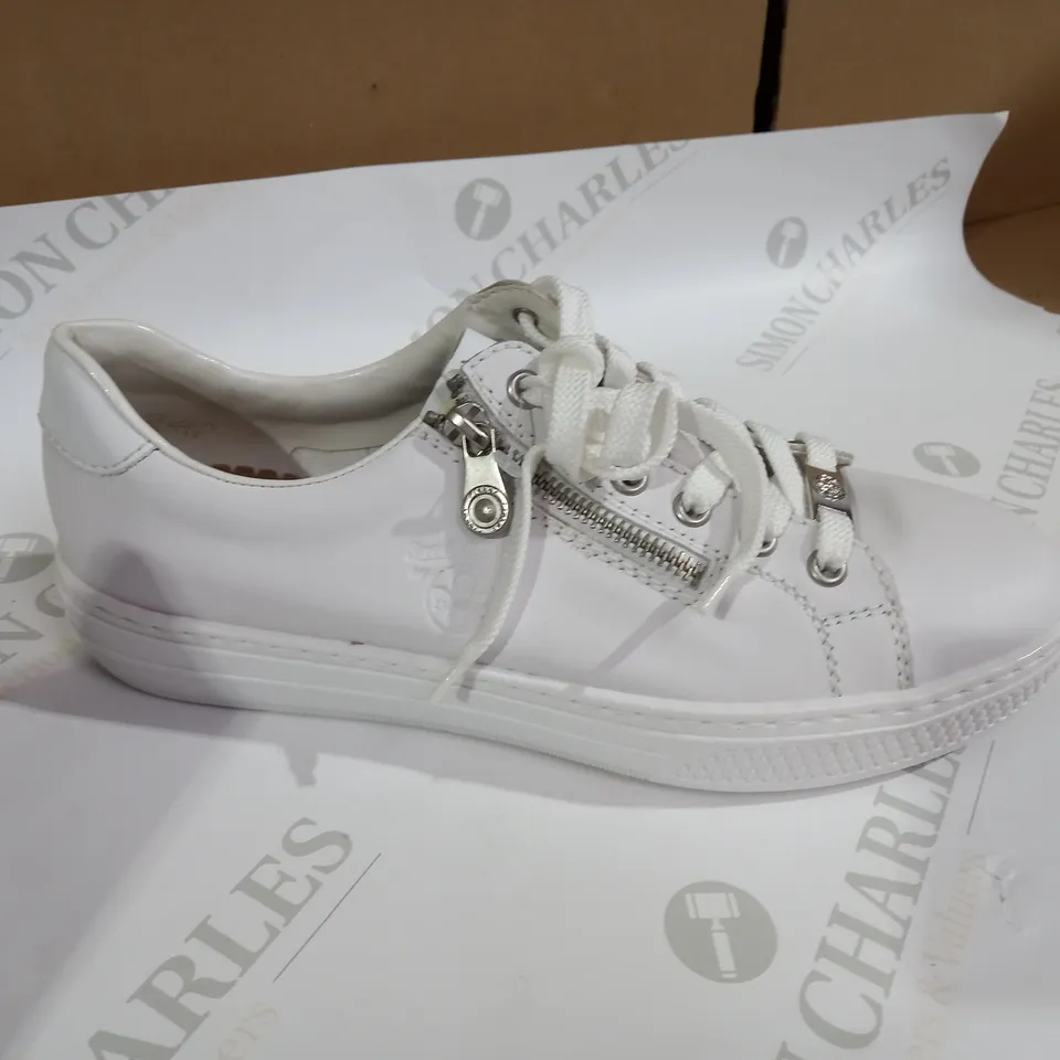 RIEKER SIDE ZIP WHITE TRAINER SIZE 6 