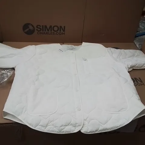 BOXED BRAND NEW APPROXIMATELY 5 SIMPLY BE QUILTED WHITE JACKET SIZE 24