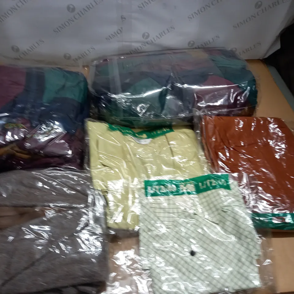 LARGE QUANTITY OF ASSORTED BAGGED AS NEW CLOTHING ITEMS IN VARIOUS SIZES