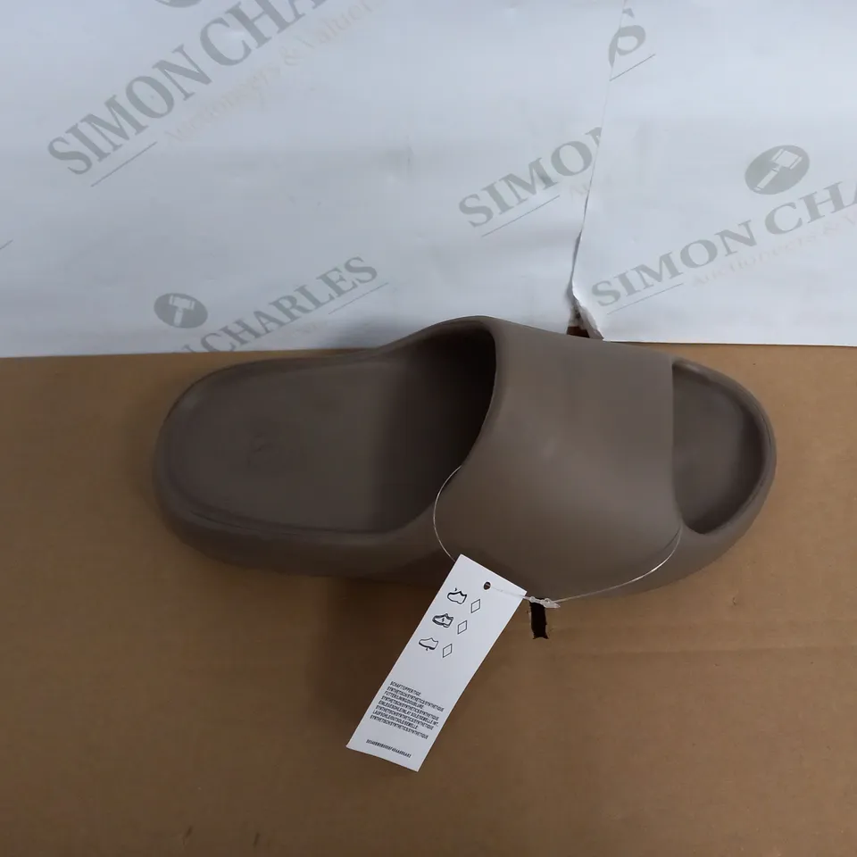 PAIR OF ADIDAS SLIDERS SIZE 8.5