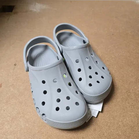 CROCS CLASSIC CLOG - LIGHT GREY - 6