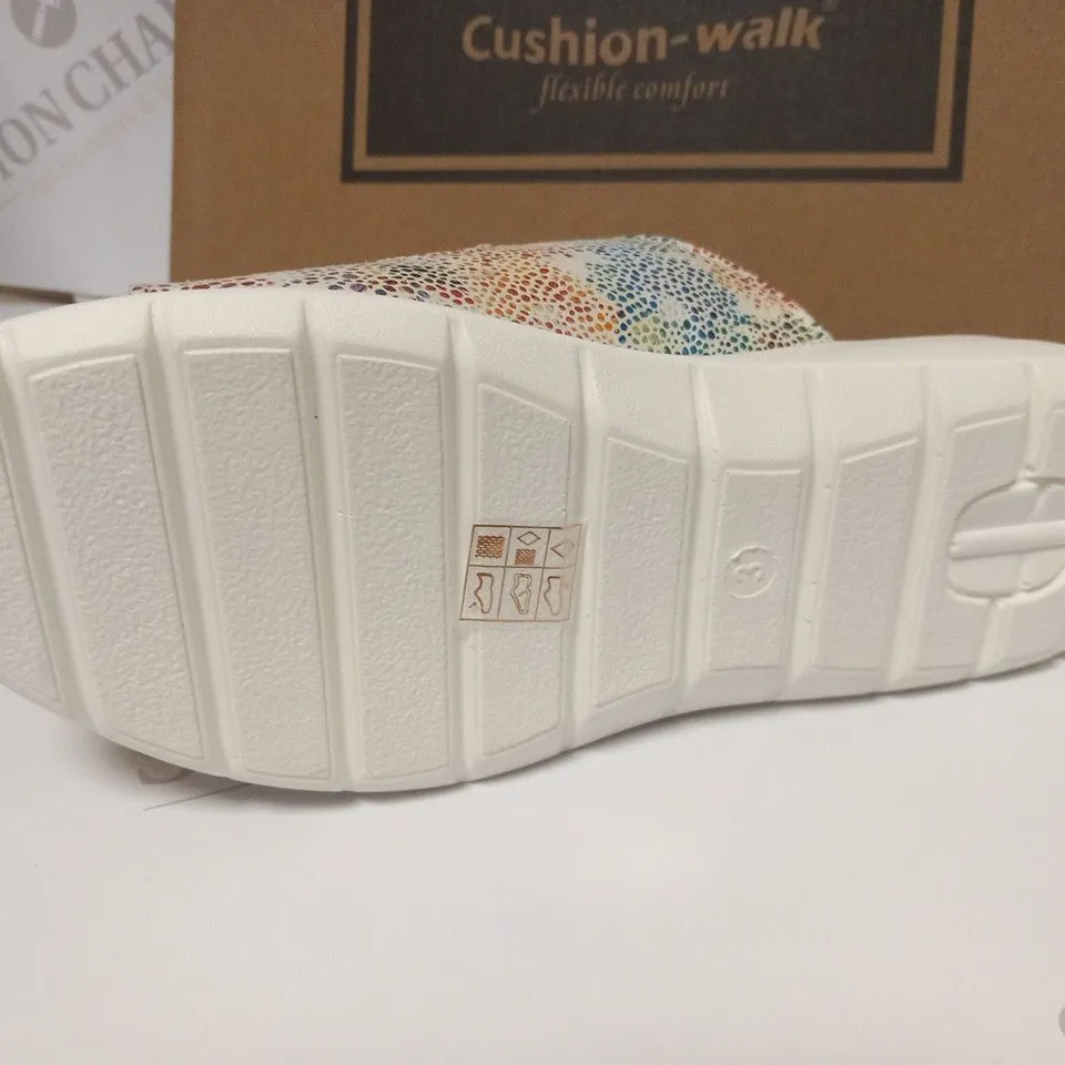 BOXED PAIR OF CUSHION WALK STRAPPY SANDALS IN WHITE - SIZE 3