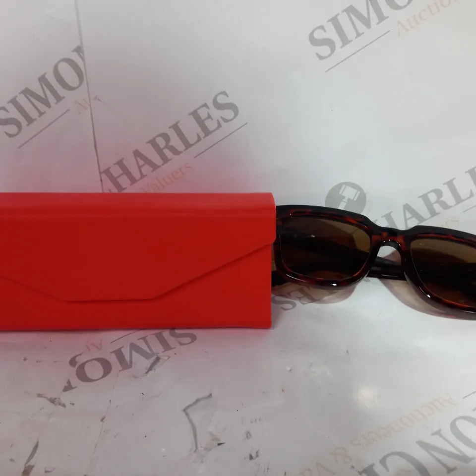 RWL SUNGLASSES WITH ORANGE CASE 