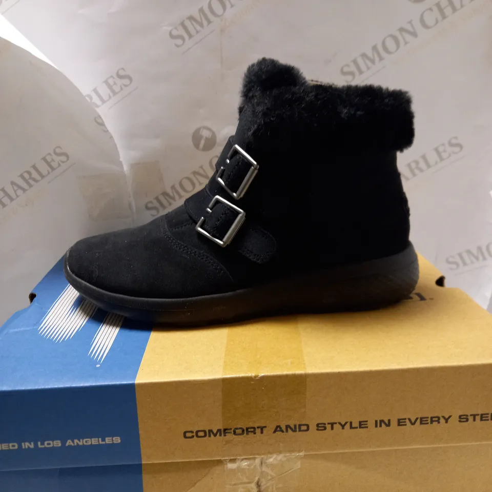 SKECHERS WINTER ON THE GO FAUX FUR TRIM BLACK BOOTS - UK SIZE 4.5
