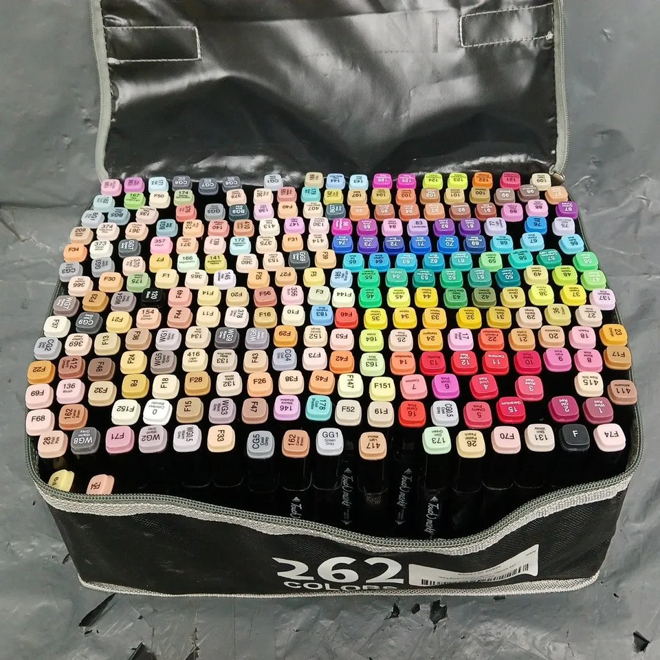 LARGE ASSORTION ALCOHOL MARKER WITH CARRYING CASE