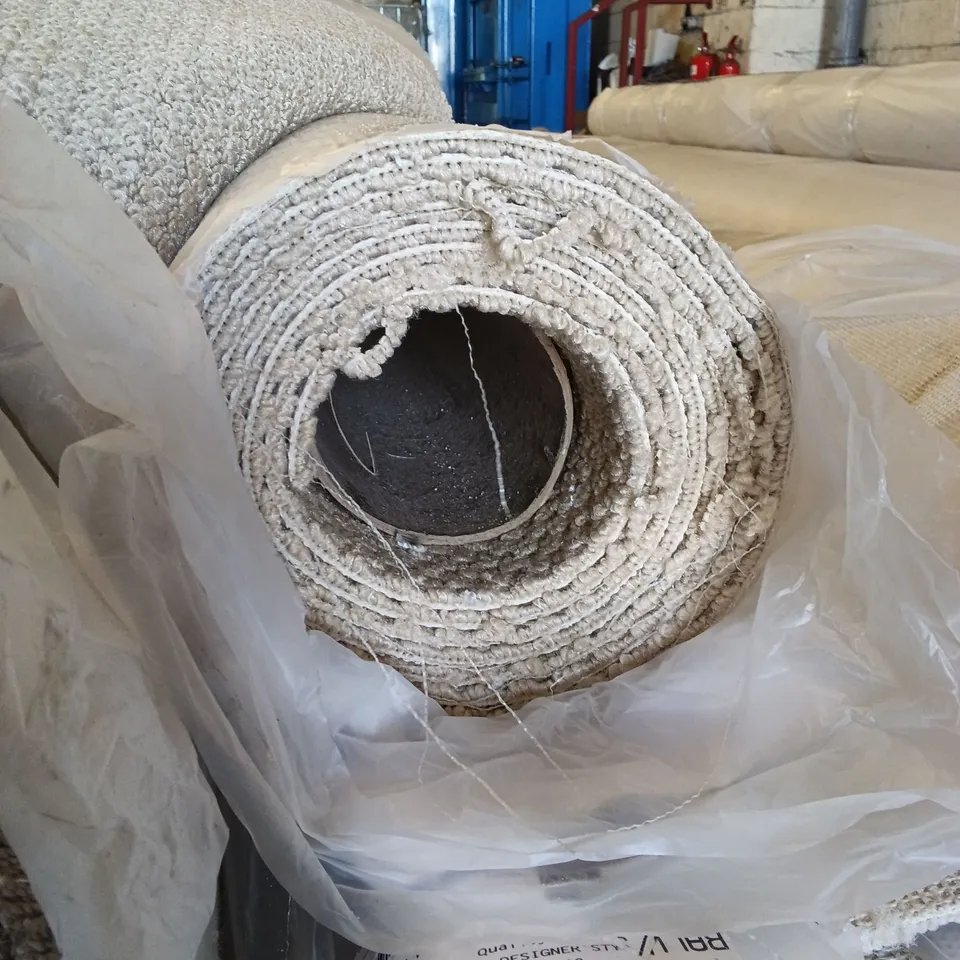 ROLL OF QUALITY DESIGNER STYLE BOUCLE CARAMEL // APPROX SIZE: 4.0 X 3.3m