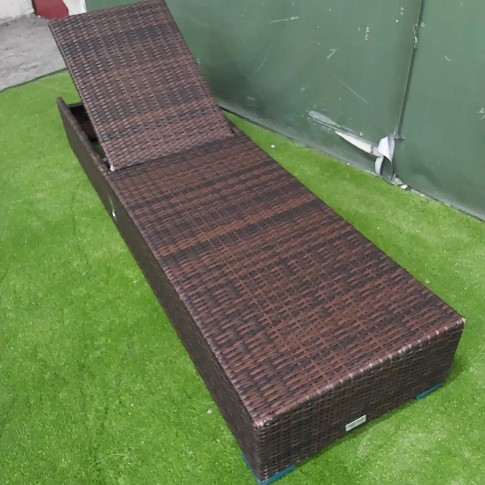 DESIGNER MANUAL ADJUSTABLE SUNLOUNGER IN CHOCOLATE MIX RATTAN