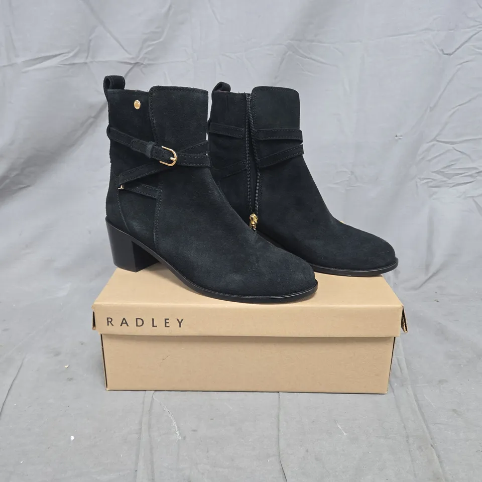 BOXED PAIR OF RADLEY BUCKLE SUEDE JEANS BOOTS IN BLACK SIZE UK 6