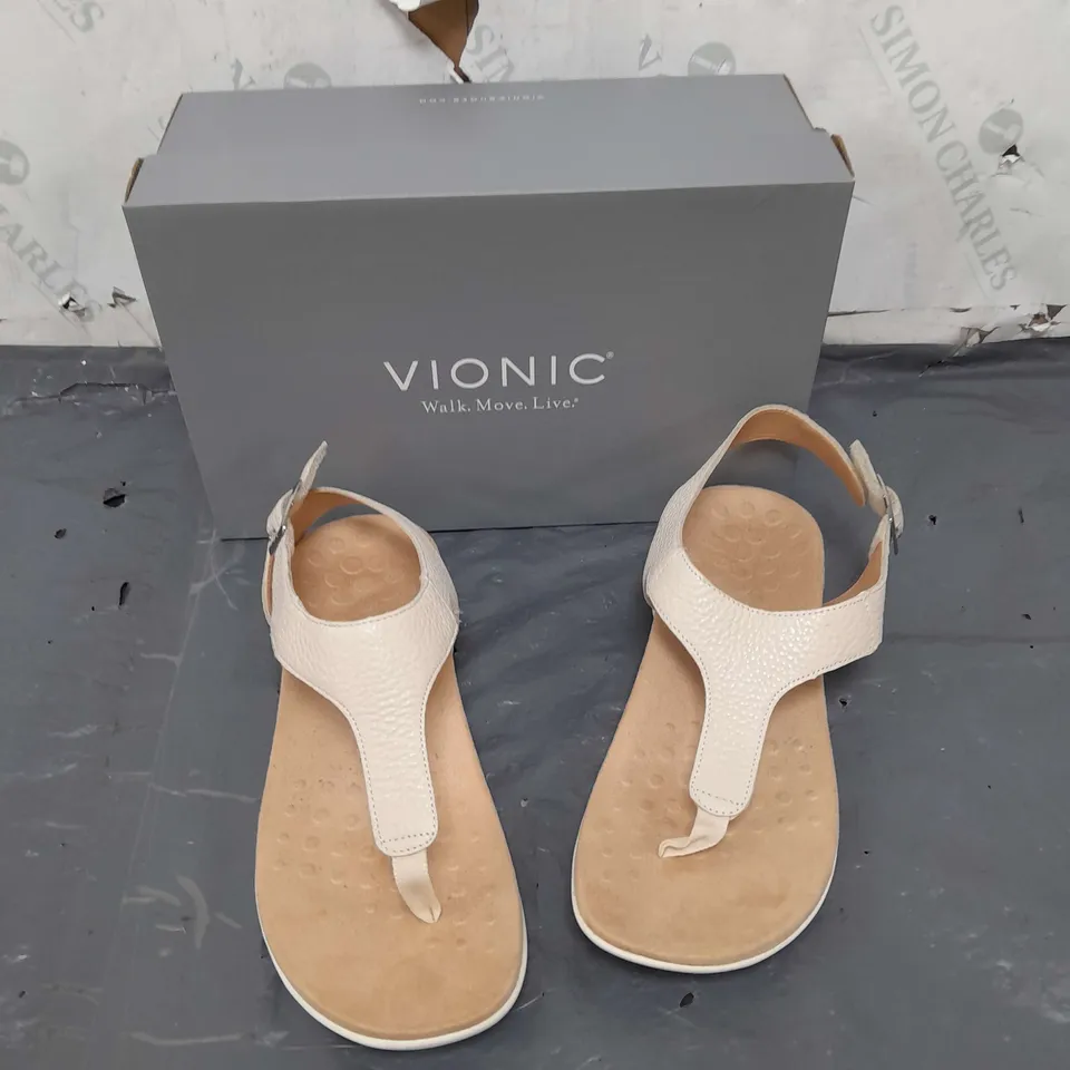 BOXED PAIR OF VIONIC WHITE SANDALS IN SIZE 7