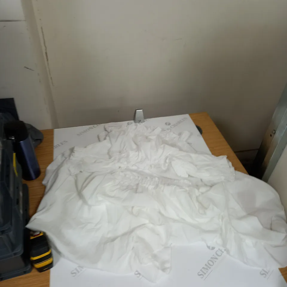 BOX OF ASSORTED CLOTHING ITEMS TO INCLUDE SOCKS, TOPS, COATS ETC