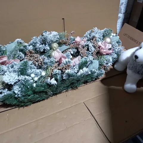 POLAR BEAR ROOM DECORATION + FROSTED ROSE GARLAND