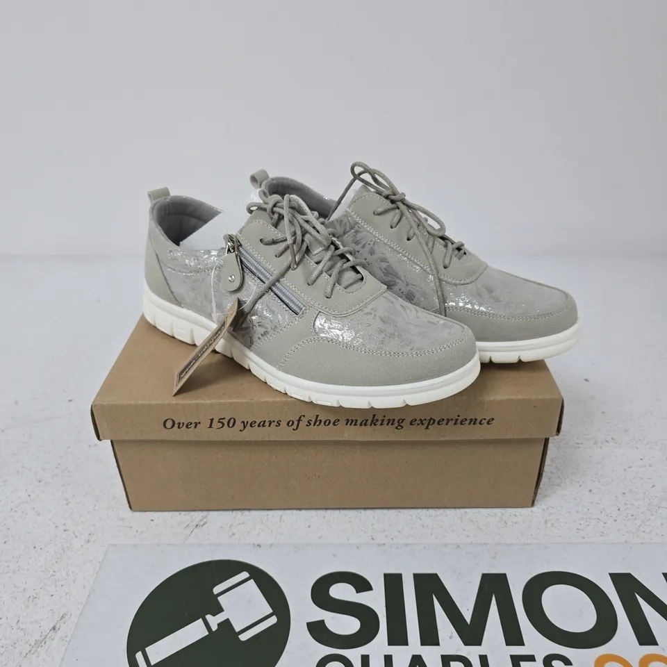 CUSHION-WALK SILVER TRAINERS – UK 6 