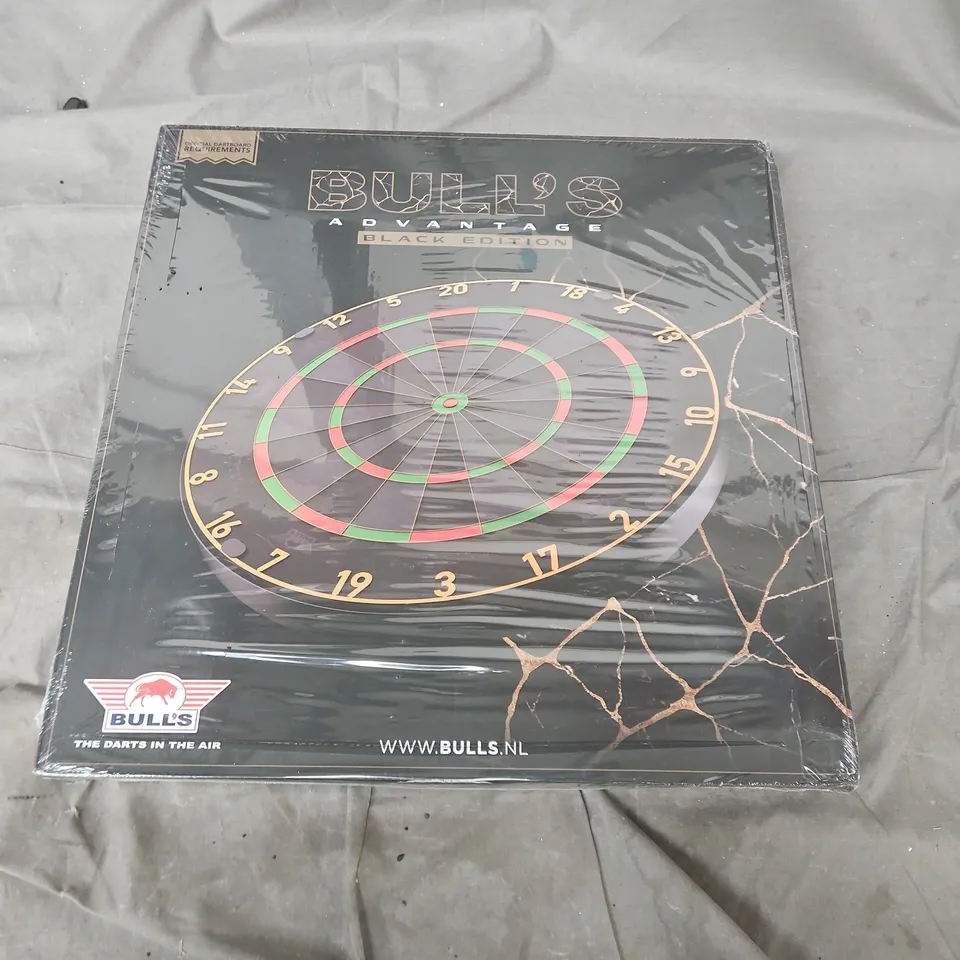 BOXED BULL'S ADVANTAGE BLACK DARTBOARD 