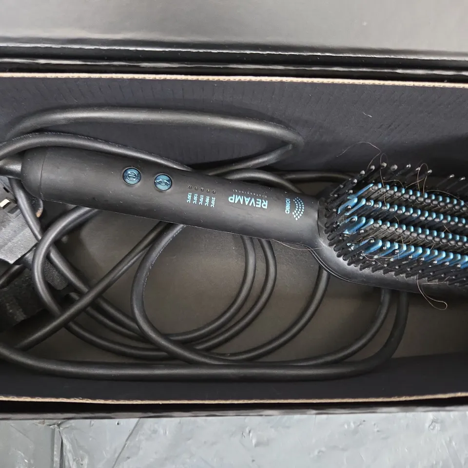BOXED REVAMP PROGLOSS DEEPFORM BRUSH CERAMIC STRAIGHTENING BRUSH