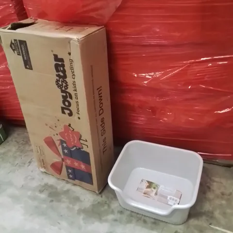 PALLET OF ASSORTED HOUSEHOLD GOODS AND PRODUCTS TO INCLUDE;CAT LITTER TRAY,BIKE