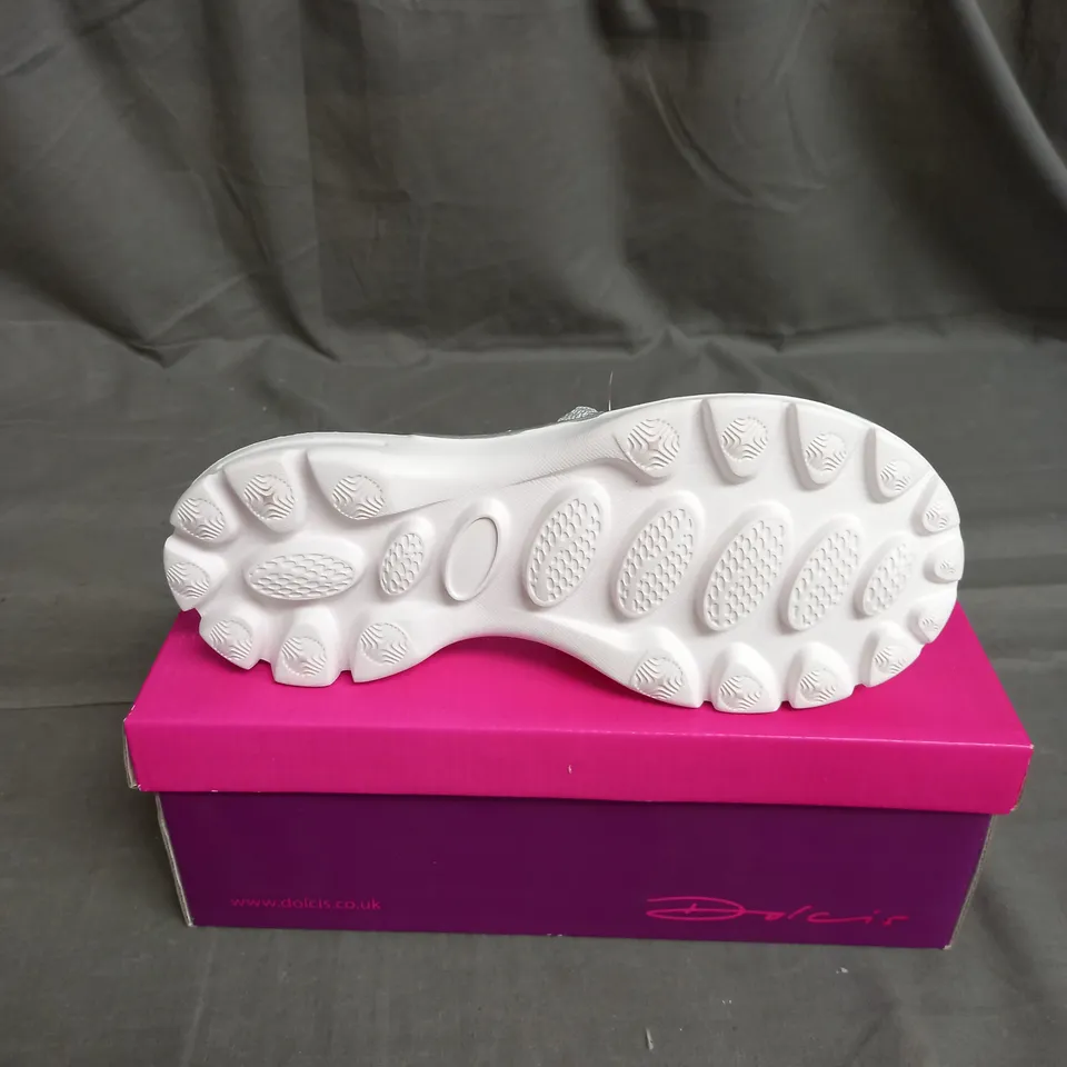 BOX OF 12 PAIRS OF DOLCIS RUTH SANDALS IN SILVER - VARIUS SIZES