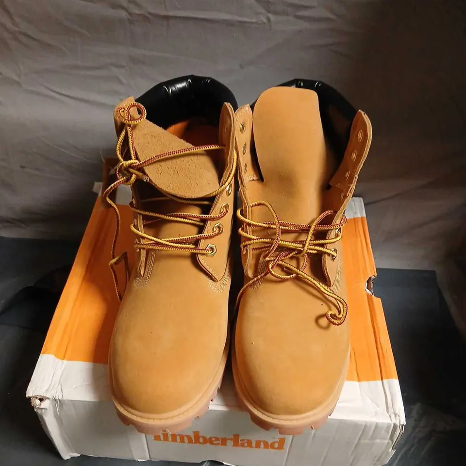 TIMBERLAND MEN'S BOOTS – WHEAT NUBUCK, UK 8 (US 8.5, EU 42) – BOXED