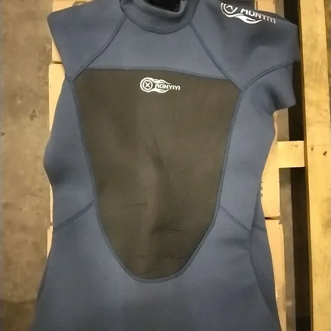 AONYIYI FULL LENGTH WET SUIT IN BLUE - SIZE: XXL (NOT BAGGED)