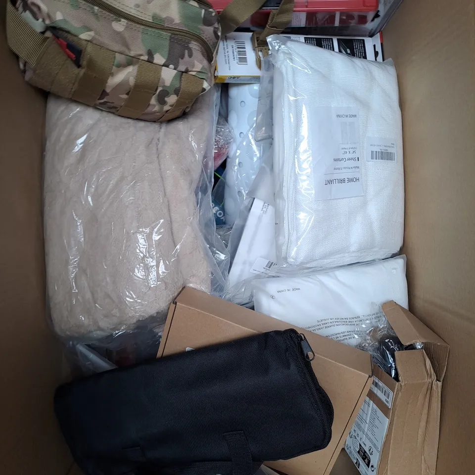 APPROXIMATELY 20 ASSORTED HOUSEHOLD PRODUCTS TO INCLUDE WALL CLOCK, EASY POUR PAINT LID, CUTLERY SET ETC 