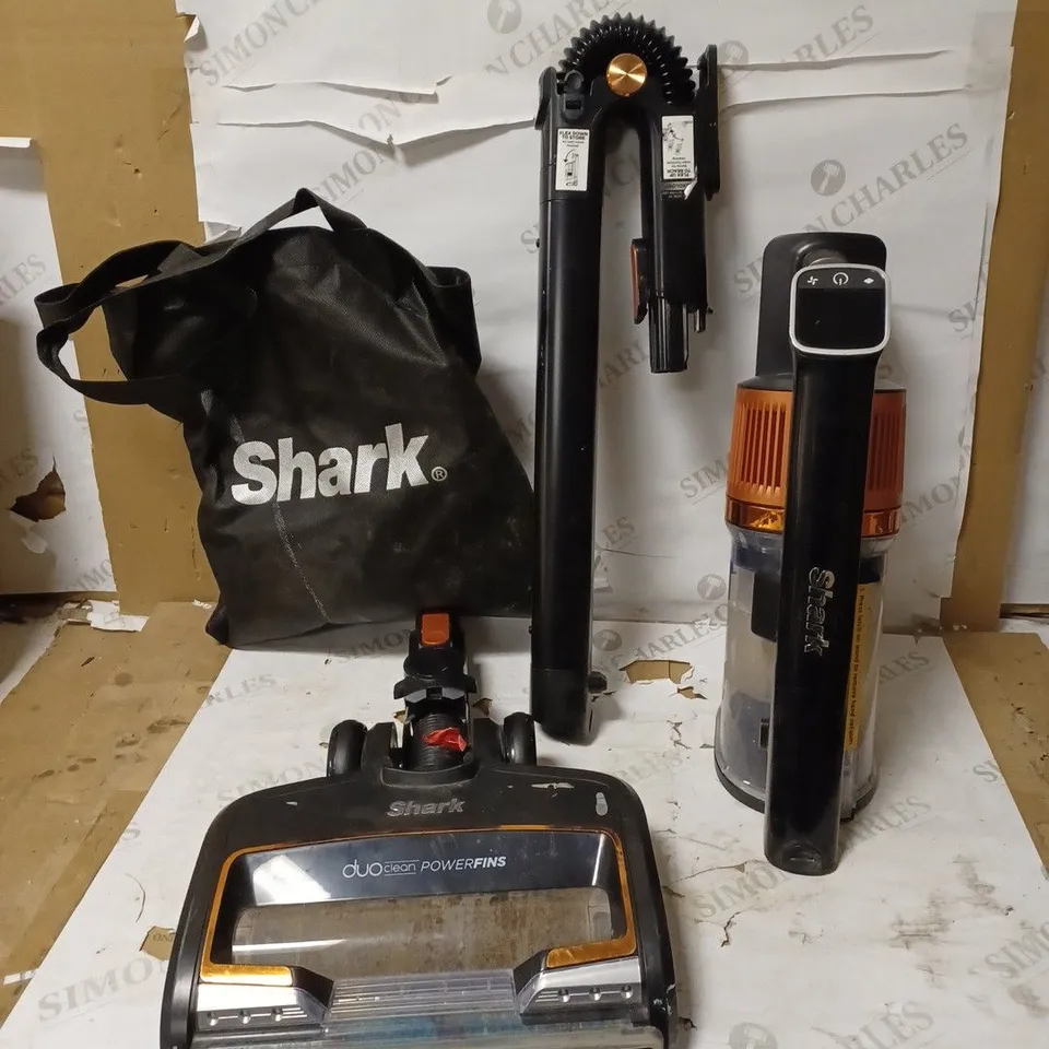 SHARK CORDLESS STICK VACUUM CLEANER IZ300UK