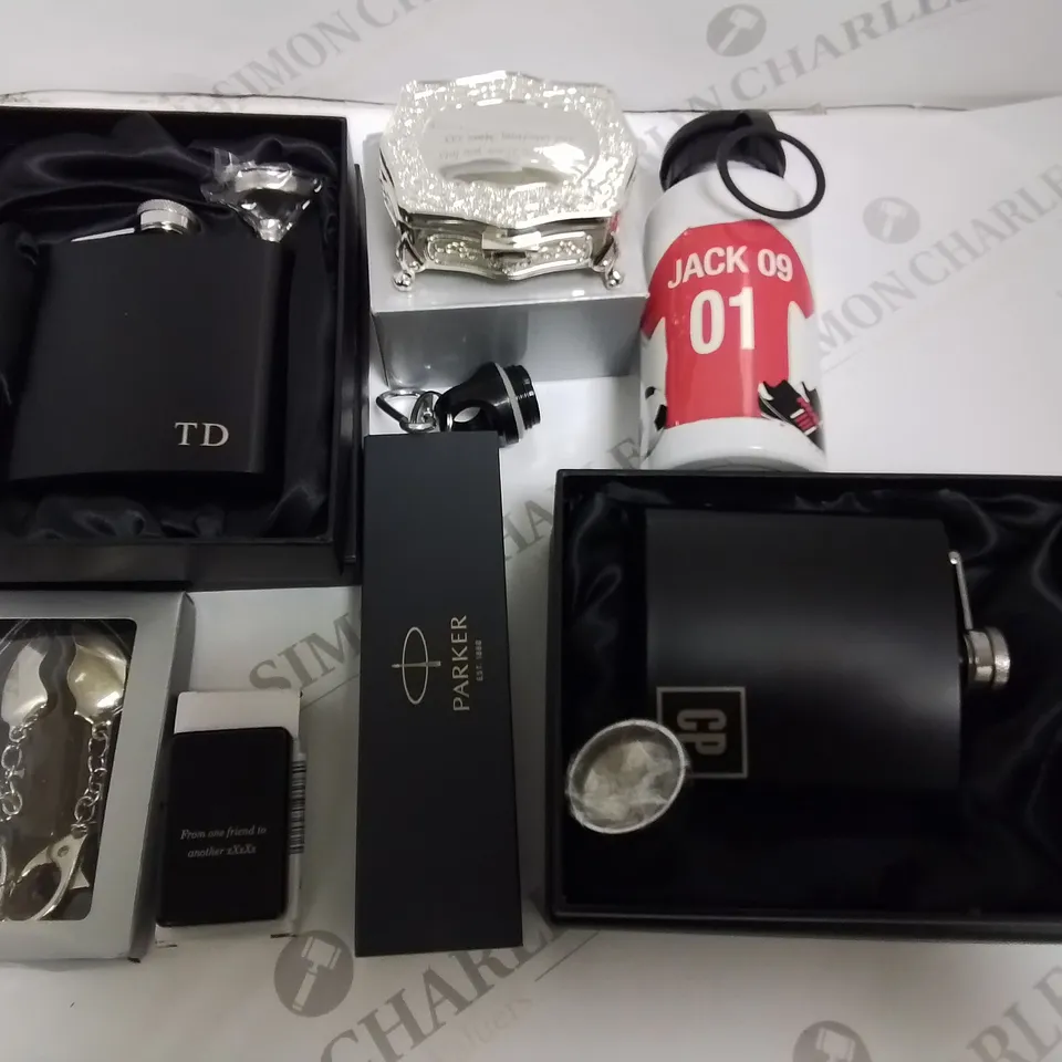 LOT OF 14 ASSORTED PERSONALISED GIFT ITEMS TO INCLUDE FLASKS, LIGHTERS, KEYRING AND TRINKET BOX