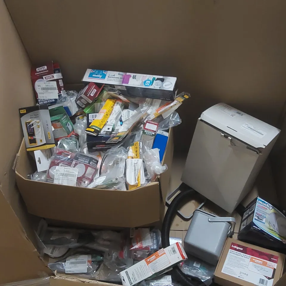 PALLET CONTAINING A VERY LARGE QUANTITY OF TOOLS AND ASSORTED EQUIPMENT INCLUDING: LABGEAR 4-PORT GE POE, MINKY 30M RETRACTABLE CLOTHES LINE, MINKY RETRACTABLE REEL, DI-LOG DIGITAL WALL SCANNER ECT