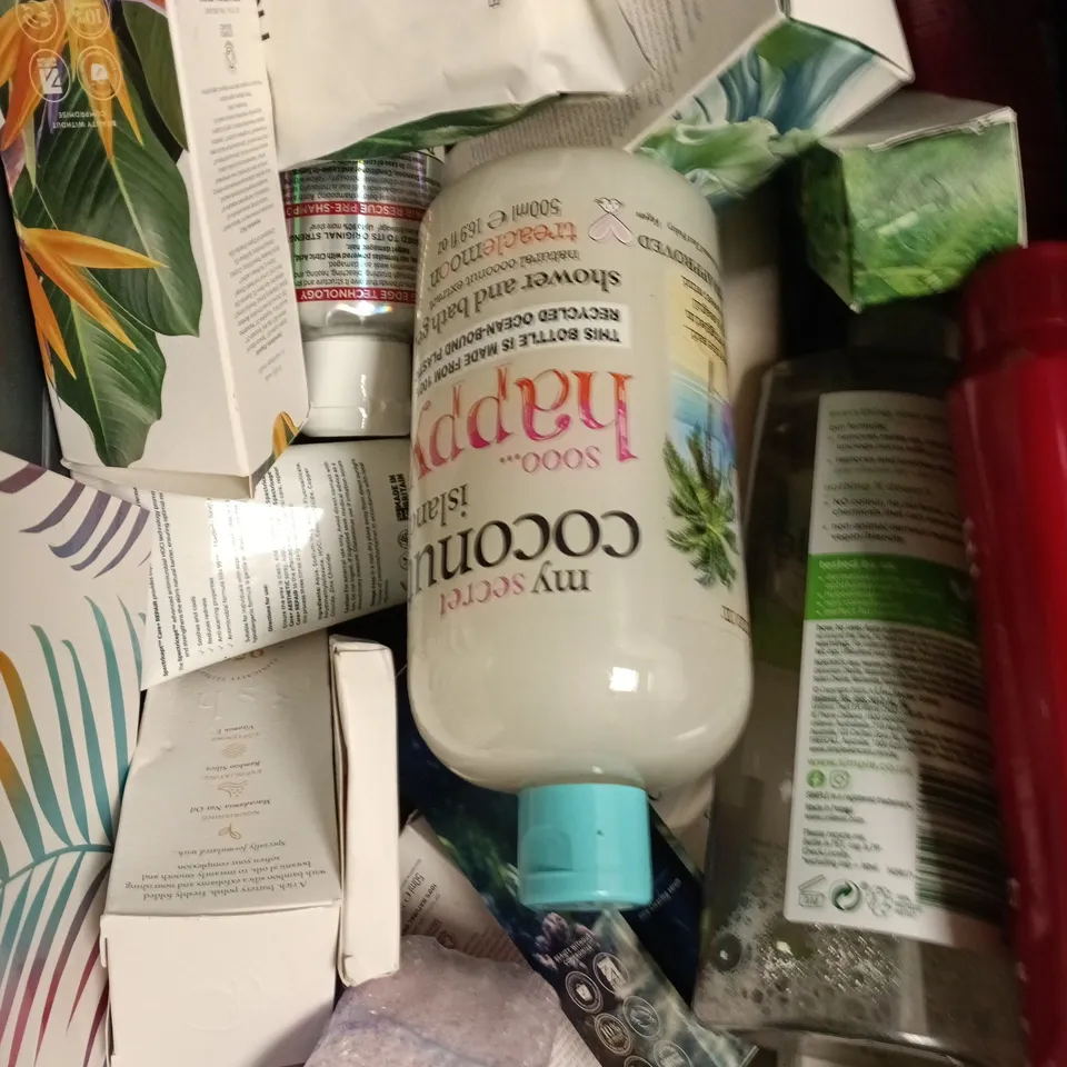 APPROXIMATELY 15 ASSORTED HEALTH & BEAUTY PRODUCTS TO INCLUDE GRUUM SOAP, TROPIC SKINCARE, MICELLAR WATER ETC 