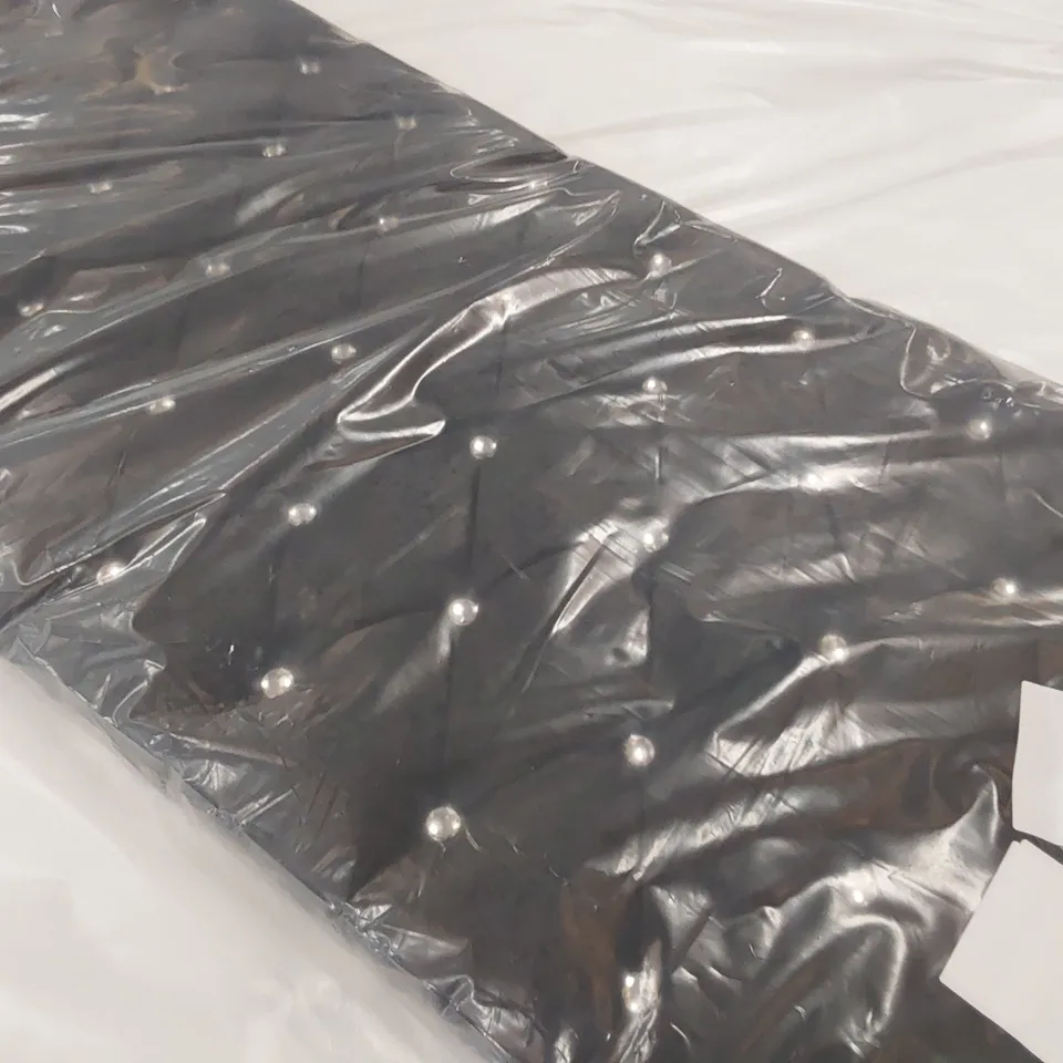 BAGGED 5' KINGSIZE DIVAN BED, COMPRISING MATTRESS, BUTTON PLUSH BLACK FABRIC BASE & STUDDED HEADBOARD 