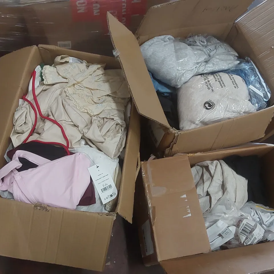 PALLET CONTAINING A VERY LARGE QUANTITY OF ASSORTED EX-DISPLAY DESIGNER CLOTHING ECT
