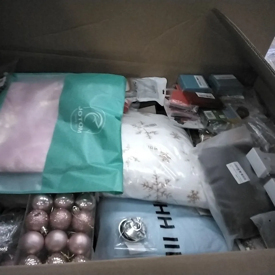 PALLET OF ASSORTED ITEMS INCLUDING SOLAR ANIMAL REPELLER, LED METEOR LIGHT, INDIAN BANGLES, PHONE CASES, BEARD CARE KIT, NATURAL STONE BEAD BRACLET