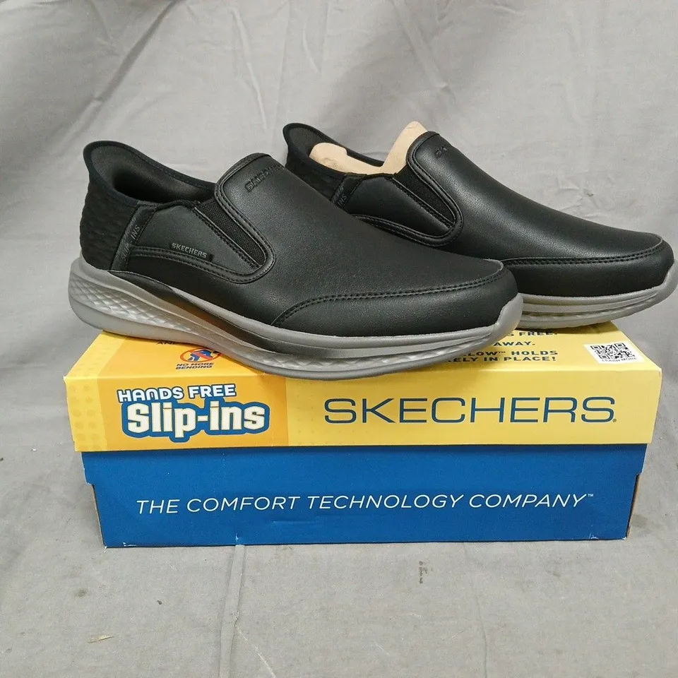 BOXED PAIR OF SKECHERS SLIP-INS LOAFERS IN BLACK SIZE 10