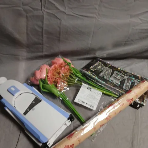 APPROXIMATELY 20 ASSORTED HOUSEHOLD PRODUCTS TO INCLUDE FAUX FLOWERS, KITCHEN SLICER, WRAPPING PAPER ETC 