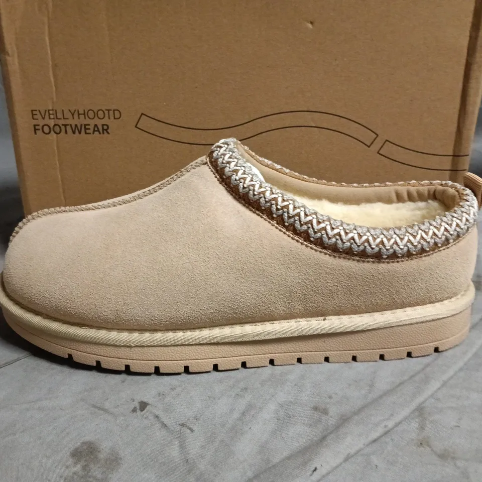 BOXERD EVELLYHOOTO BEIGE SUEDE SNOW BOOTS - 42