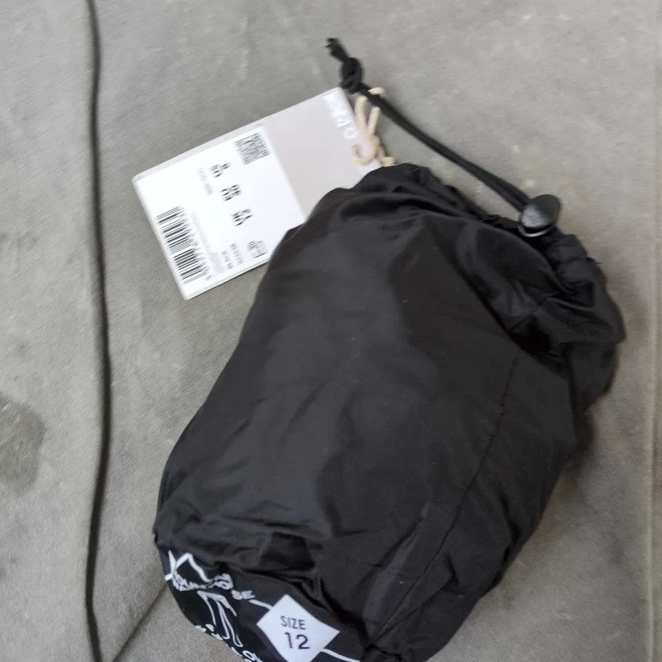 BOX OF APPROXIMATELY 20 ASSORTED CLOTHING ITEMS TO INCLUDE: PAKKA OVERTROUSERS AND GREY HOODIE