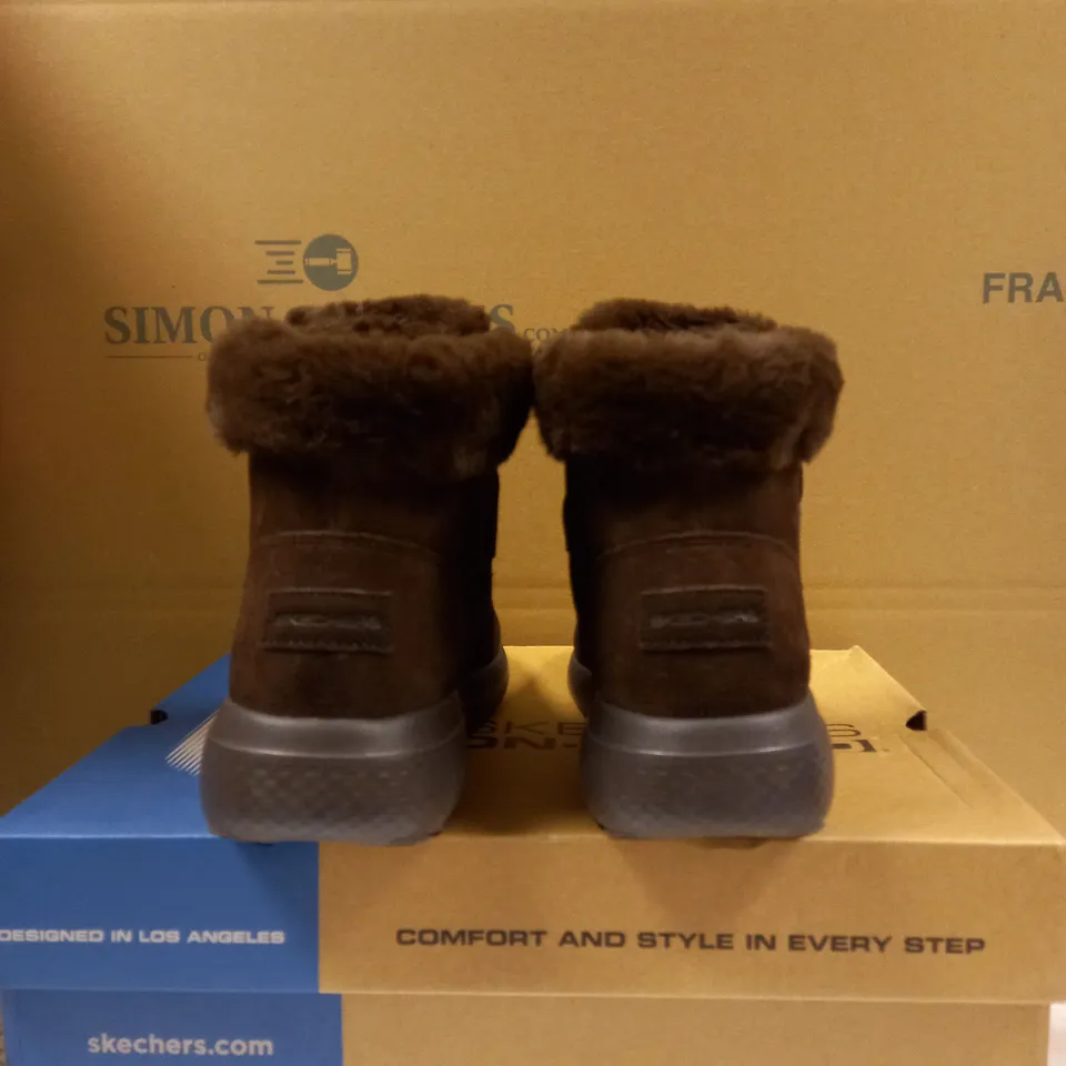 SKETCHERS ON THE GO BOOTS SIZE 4