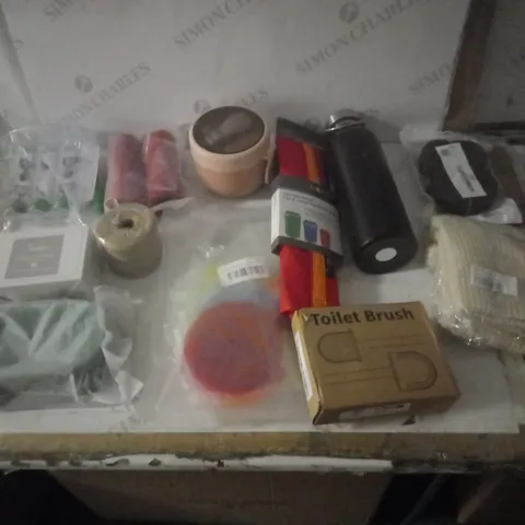 GROUP OF APPROX 10 ASSORTED ITEMS TO INCLUDE BOTTLE, BABY TOOTH BOX, SOUP TUB ETC