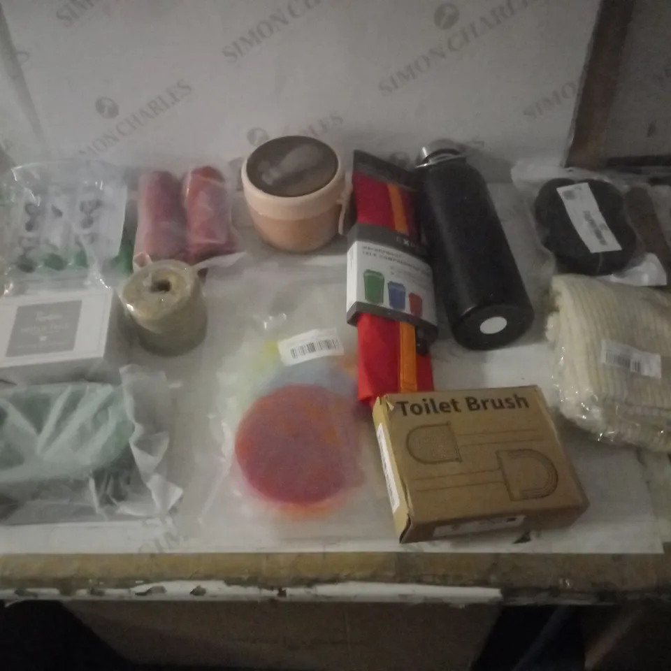 GROUP OF APPROX 10 ASSORTED ITEMS TO INCLUDE BOTTLE, BABY TOOTH BOX, SOUP TUB ETC