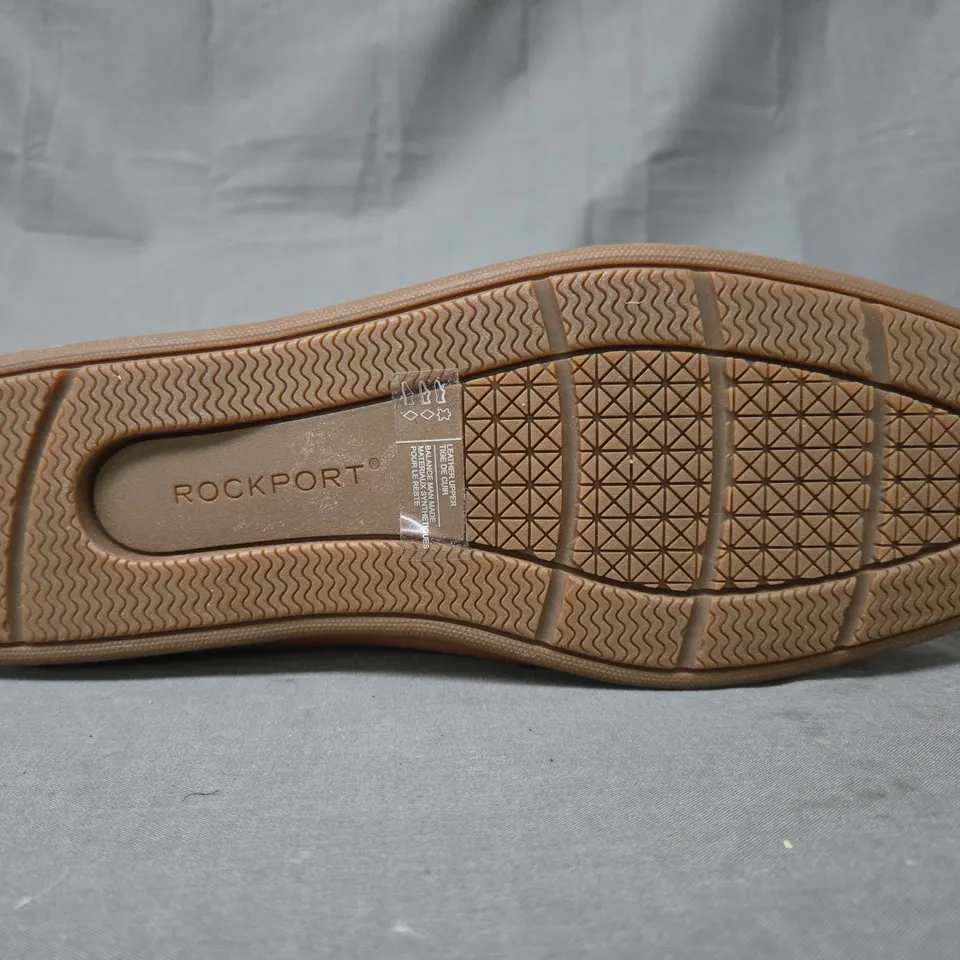 BOXED PAIR OF ROCKPORT LOAFERS IN BROWN UK SIZE 11