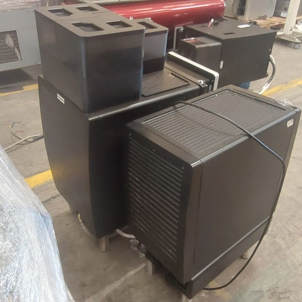 FRANKE A600 COMMERCIAL COFFEE MACHINE WITH MILK CHILLER (2 ITEMS)