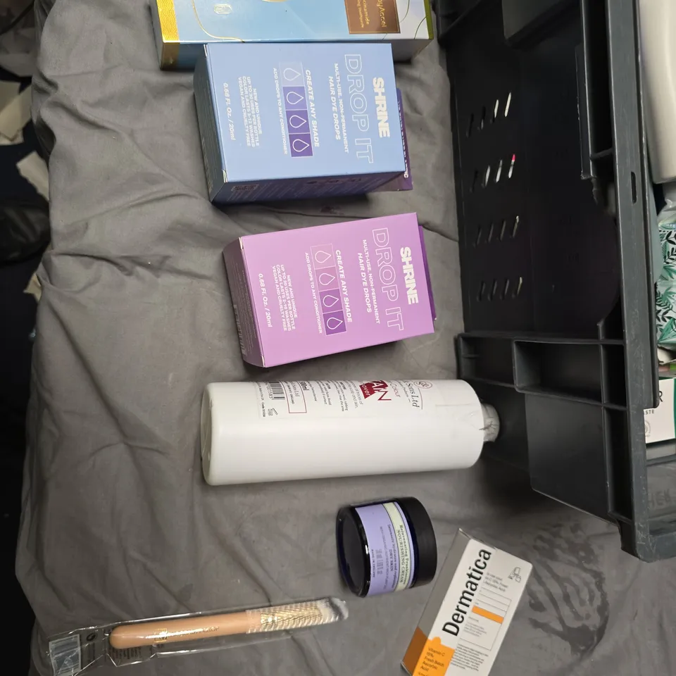 Health & Beauty assortment: Aveeno Scalp Soothing Shampoo, Kingfisher Toothpaste, Dermatica Cream & skincare