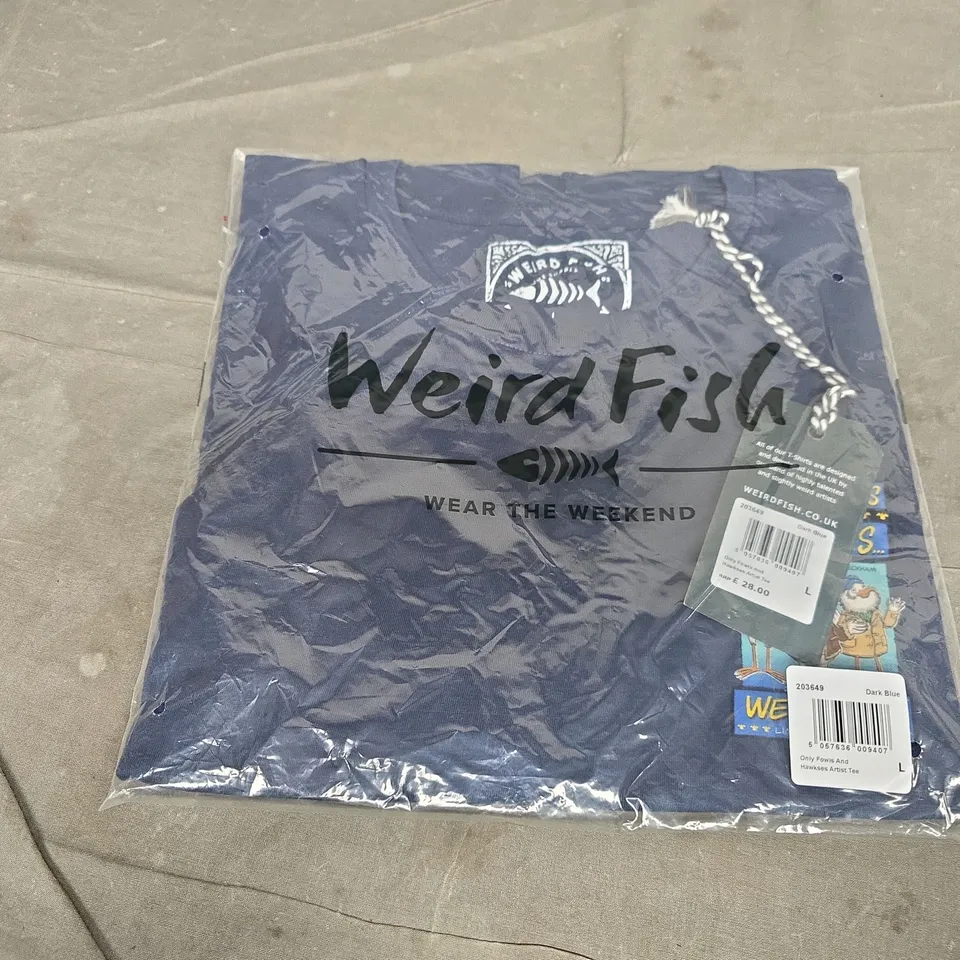 BAGGED WEIRD FISH ONLY FOWLS AND AND HAWKSES ARTIST TEE IN DARK BLUE - LARGE