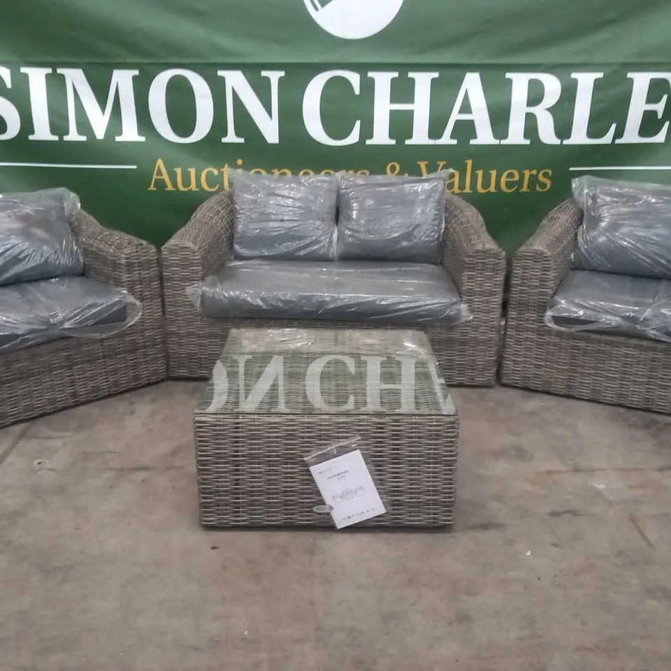 HESPERIDE SALON MOOREA SOFA SET CONSISTING OF 2 SEATER SOFA, 2 ARMCHAIRS AND GLASS TOPPED TABLE