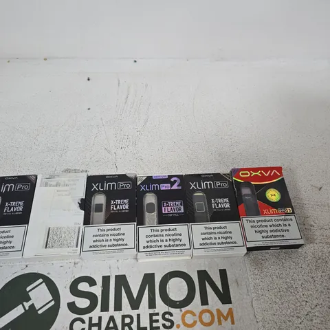 APPROXIMATELY 20 OXVA E-CIG PRODUCTS AND ACCESSORIES IN VARIOUS COLOURS AND FLAVOURS