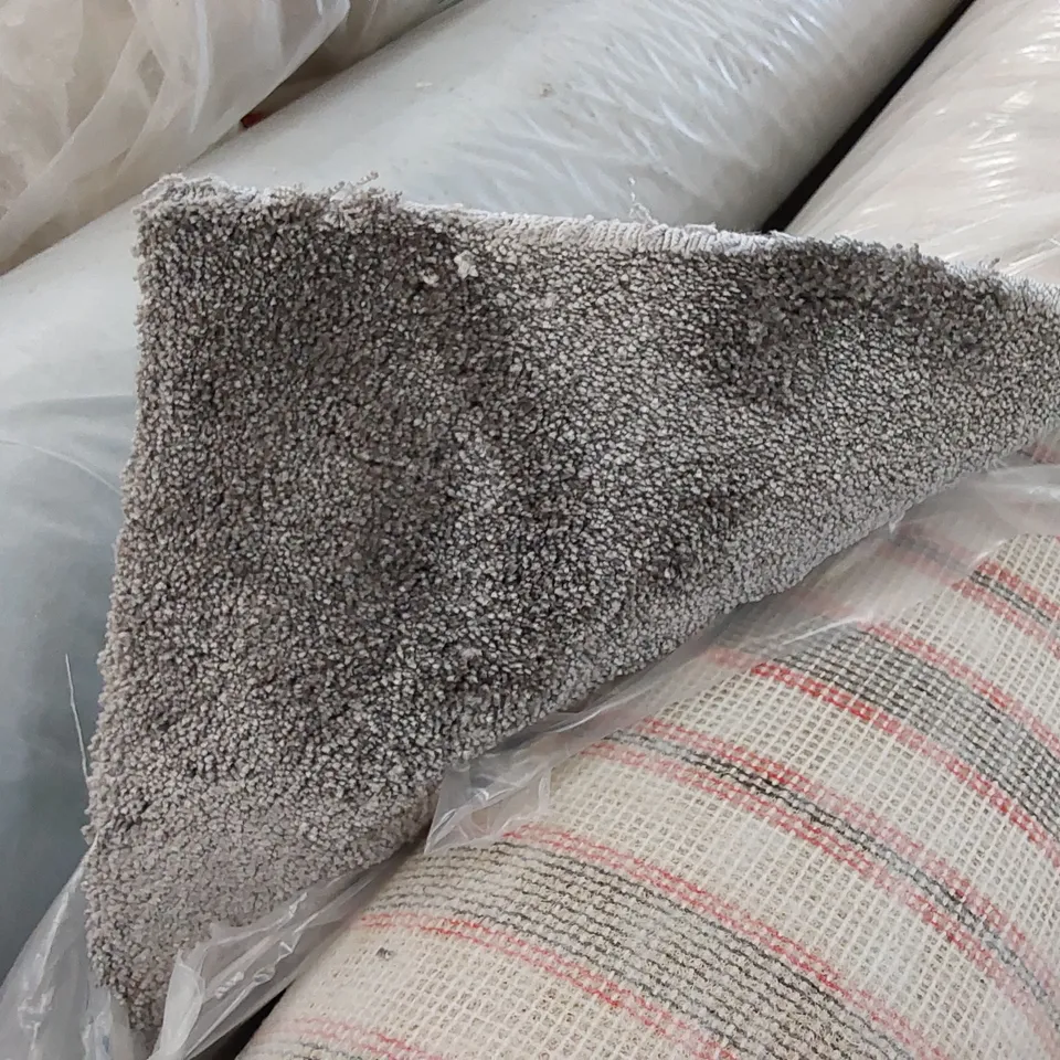 ROLL OF QUALITY SELENA ANTHRACITE CARPET // SIZE: APPROXIMATELY 4 X 3.7m