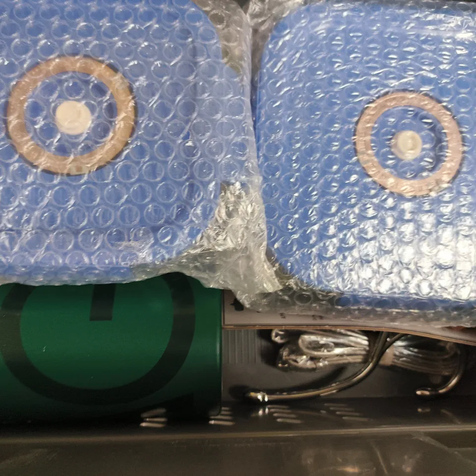 APPROXIMATELY 8 ASSORTED HOUSEHOLD ITEMS TO INCLUDE DYLON, AROMA DIFFUSER, ETC