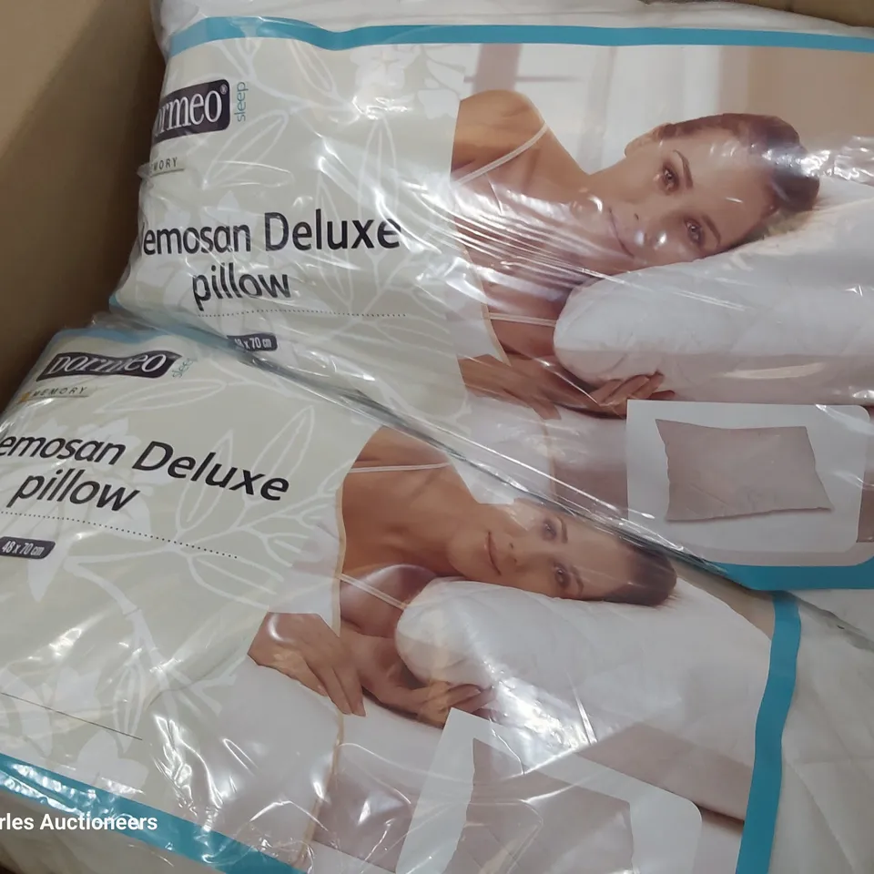 BOX CONTAINING 4 × BRAND NEW DORMEA MEMORY MEMOSAN DELUXE PILLOWS 48 × 70CM IN EACH BOX