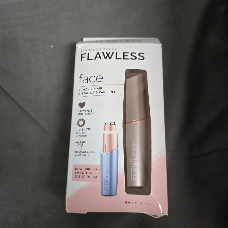 TOTE OF APPROXIMATELY 22 ASSORTED HEALTH/BEAUTY ITEMS TO INCLUDE: LIZ EARLE BODY CREAM AND FACIAL HAIR TRIMMER